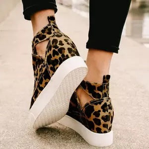 Hollow breathable sandals