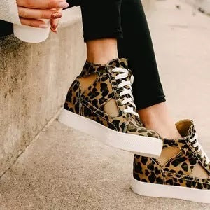 Hollow breathable sandals